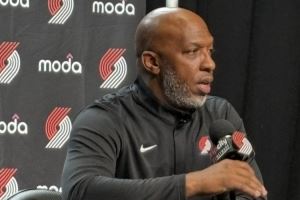 比卢普斯：不觉得杨瀚森今晚表现很糟 勇士不好打&他会慢慢适应的